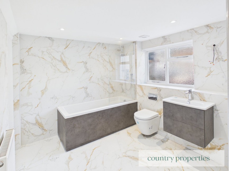 2 bedroom Flat for Letting Market Place, Hitchin, Hertfordshire