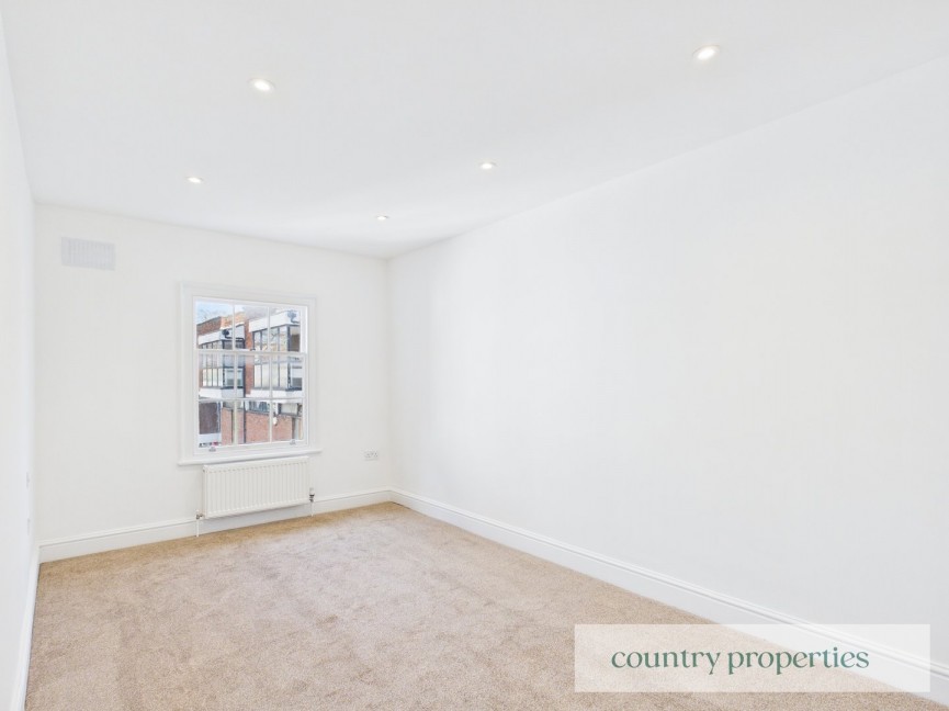 2 bedroom Flat for Letting Market Place, Hitchin, Hertfordshire