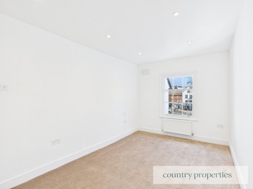 2 bedroom Flat for Letting Market Place, Hitchin, Hertfordshire