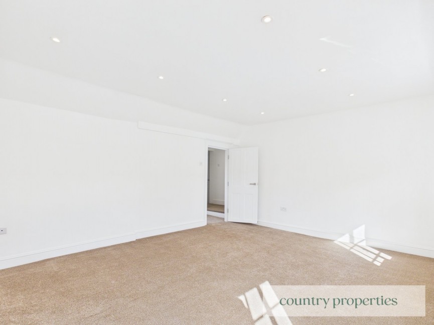 2 bedroom Flat for Letting Market Place, Hitchin, Hertfordshire