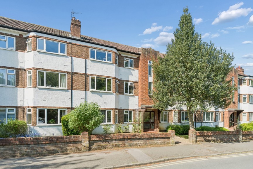 2 bedroom Flat for Sale Garrison Court, Hitchin, Hertfordshire