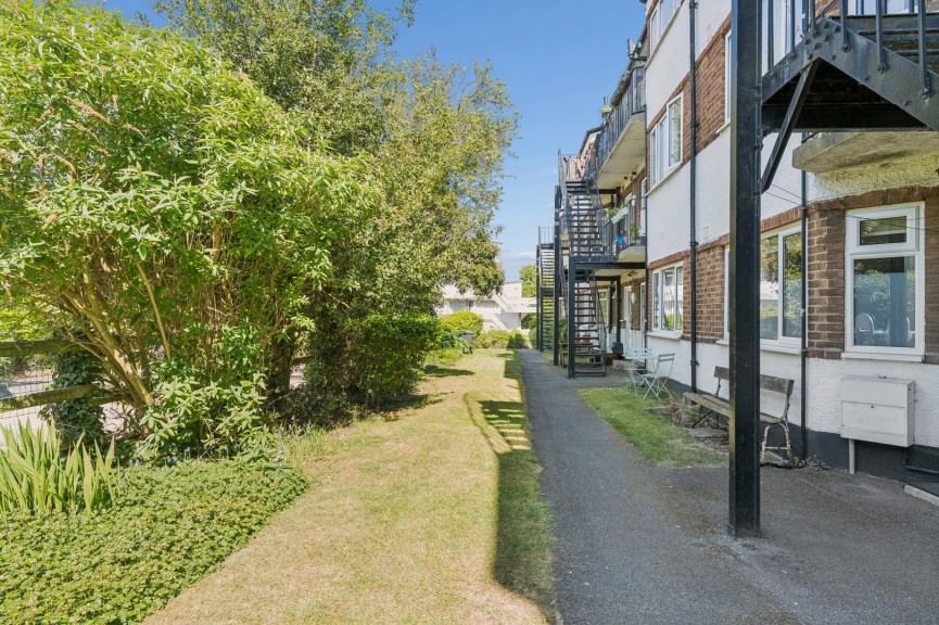 2 bedroom Flat for Sale Garrison Court, Hitchin, Hertfordshire