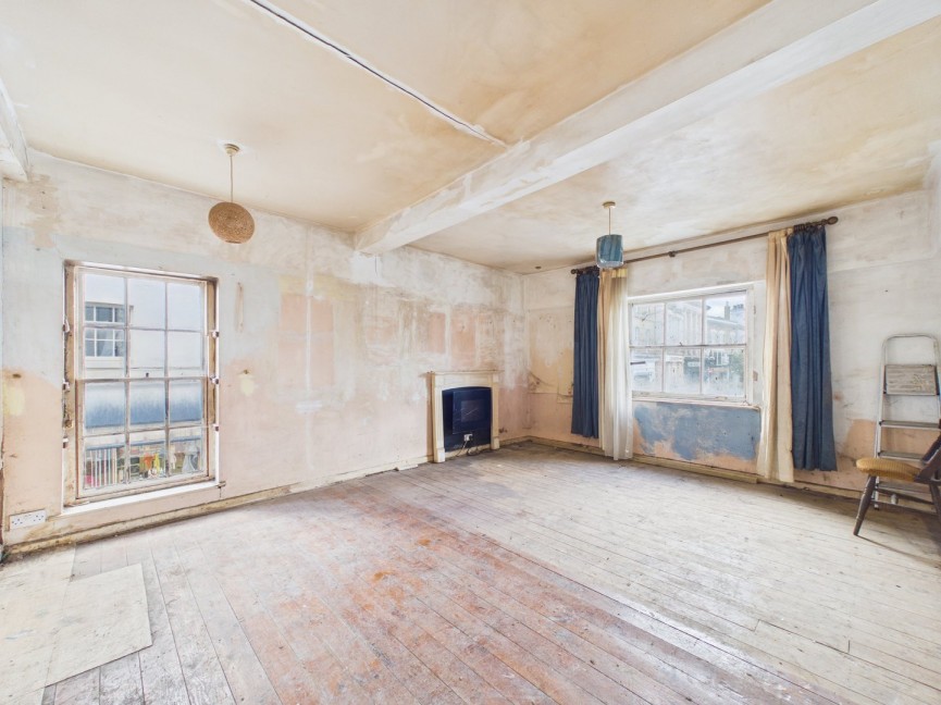 2 bedroom Flat for Sale Market Place, Hitchin, Hertfordshire