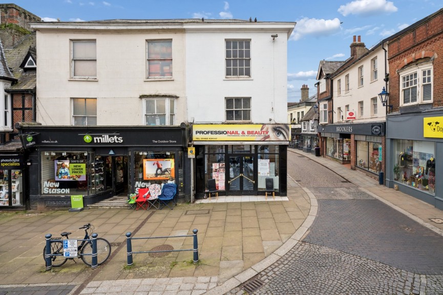 2 bedroom Flat for Sale Market Place, Hitchin, Hertfordshire