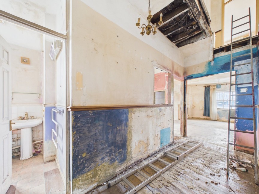 2 bedroom Flat for Sale Market Place, Hitchin, Hertfordshire