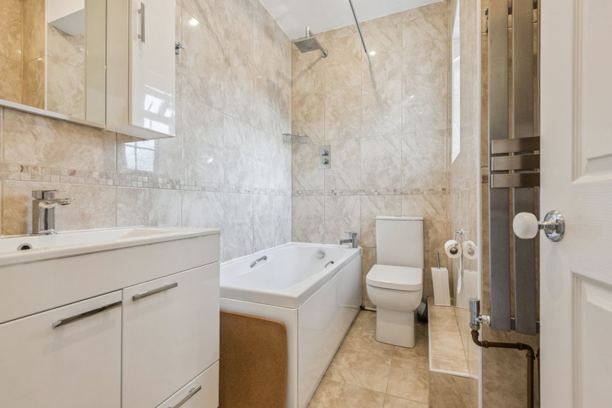 4 bedroom House for Sale Balmoral Road, Hitchin, Hertfordshire