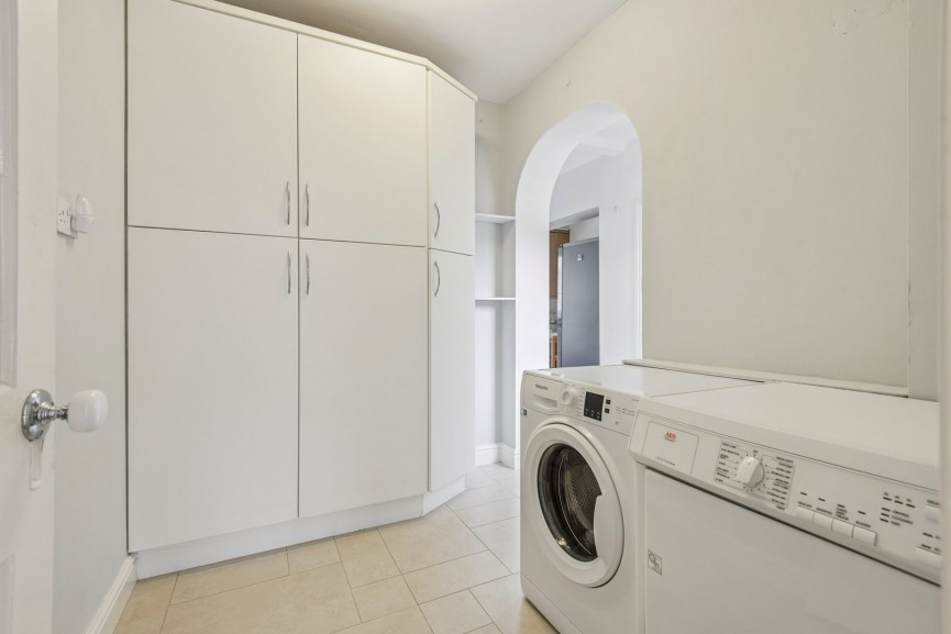 4 bedroom House for Sale Balmoral Road, Hitchin, Hertfordshire