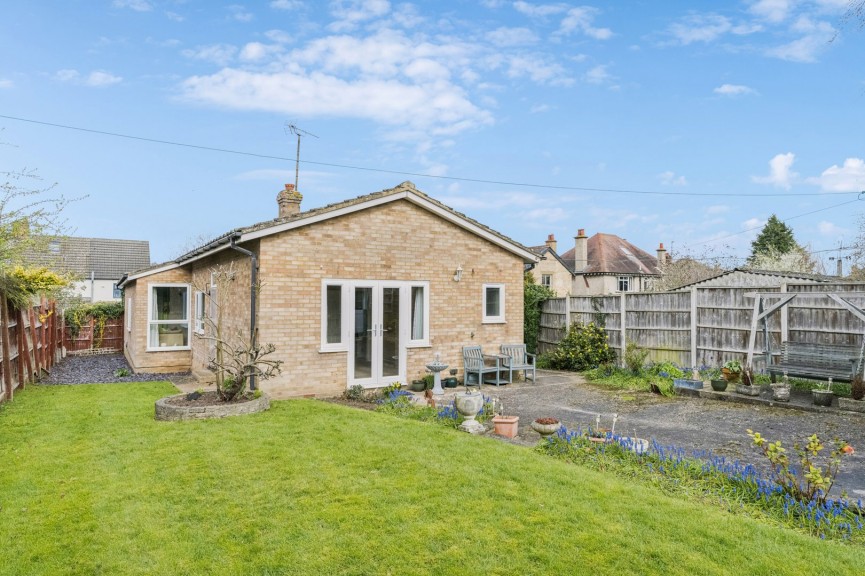 3 bedroom Bungalow for Sale Ampthill Road, Shefford, Bedfordshire