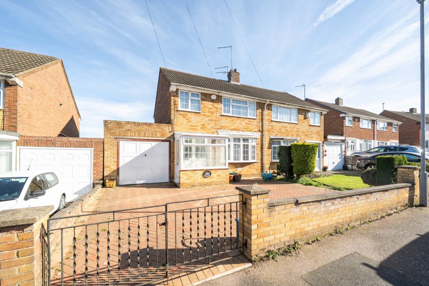 3 bedroom House for Sale Clifford Crescent, Luton, Bedfordshire