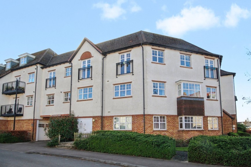 2 bedroom Flat for Sale Wissen Drive, Letchworth Garden City, Hertfordshire