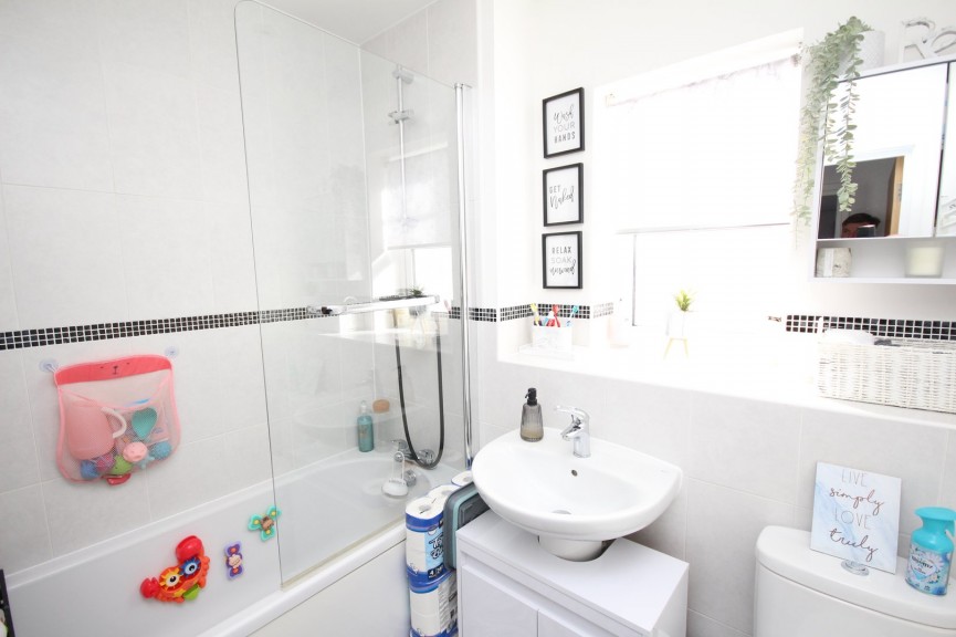 2 bedroom Flat for Sale Wissen Drive, Letchworth Garden City, Hertfordshire