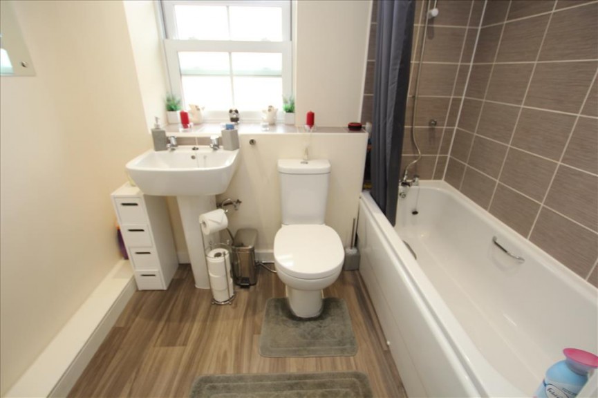 2 bedroom Flat for Letting Sanger Avenue, Biggleswade, Bedfordshire