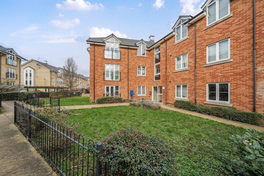 2 bedroom Flat for Letting River View, Shefford, Bedfordshire