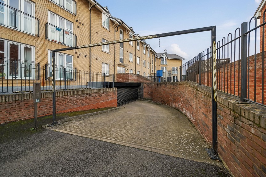 2 bedroom Flat for Letting River View, Shefford, Bedfordshire