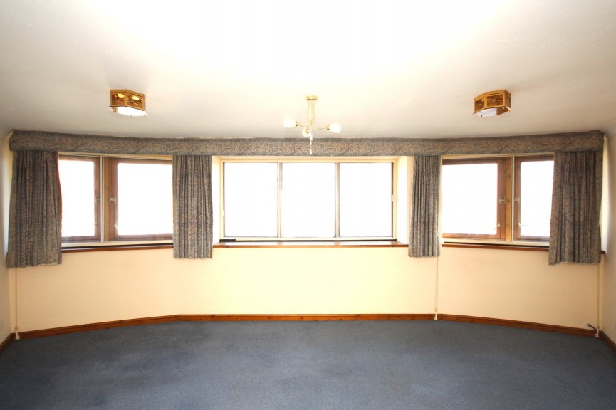 2 bedroom Flat for Sale Norton Way South, Letchworth Garden City, Hertfordshire