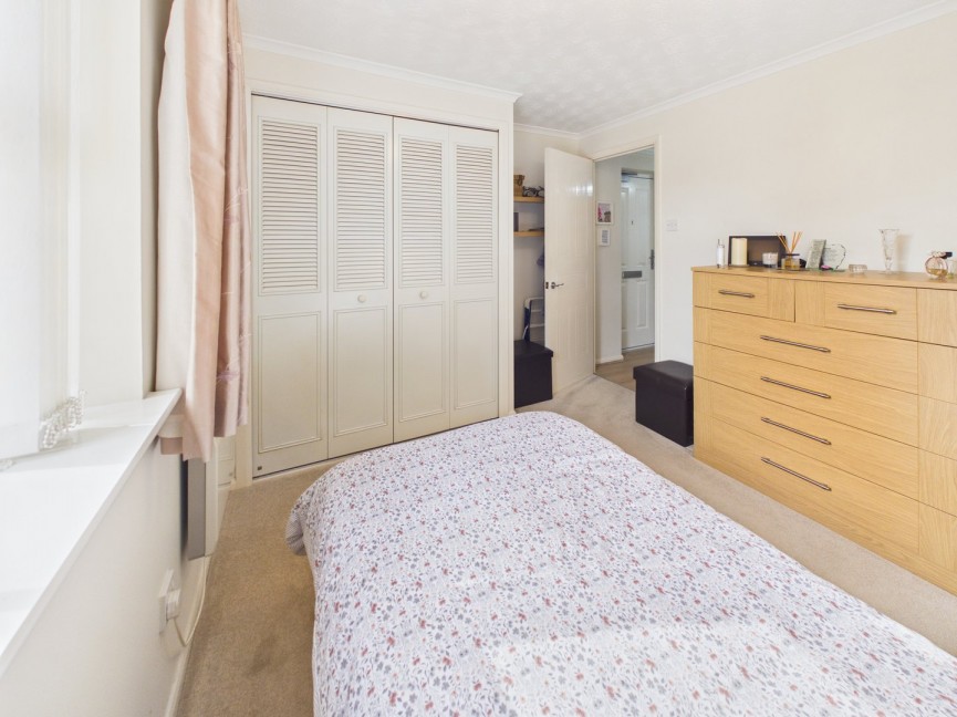 1 bedroom Flat for Sale Honeysuckle Close, Biggleswade, Bedfordshire
