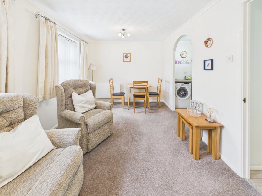 1 bedroom Flat for Sale Honeysuckle Close, Biggleswade, Bedfordshire