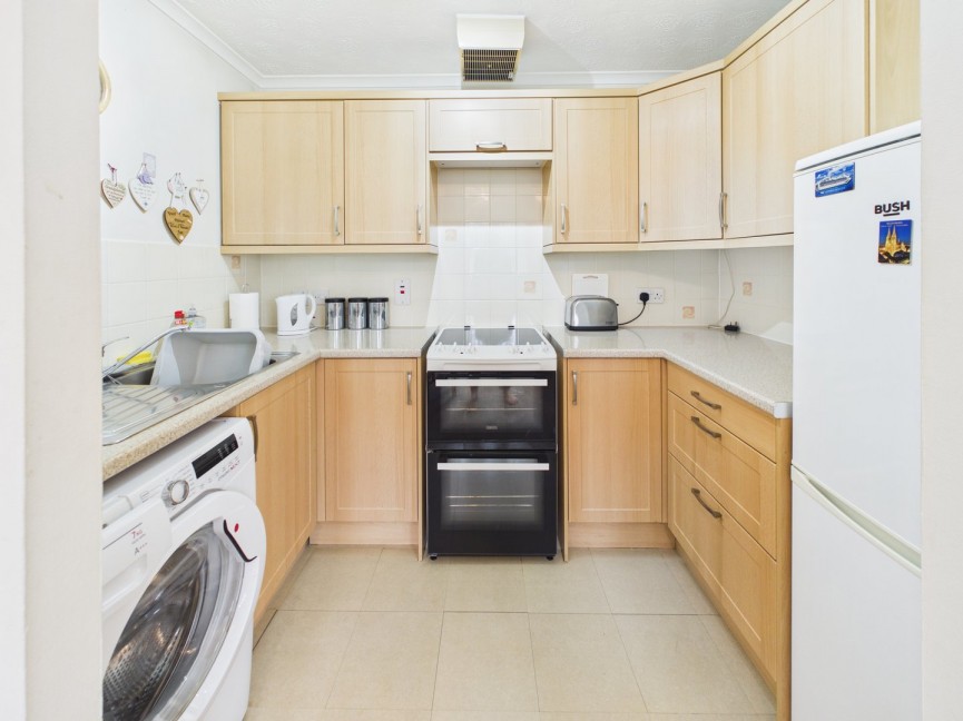 1 bedroom Flat for Sale Honeysuckle Close, Biggleswade, Bedfordshire