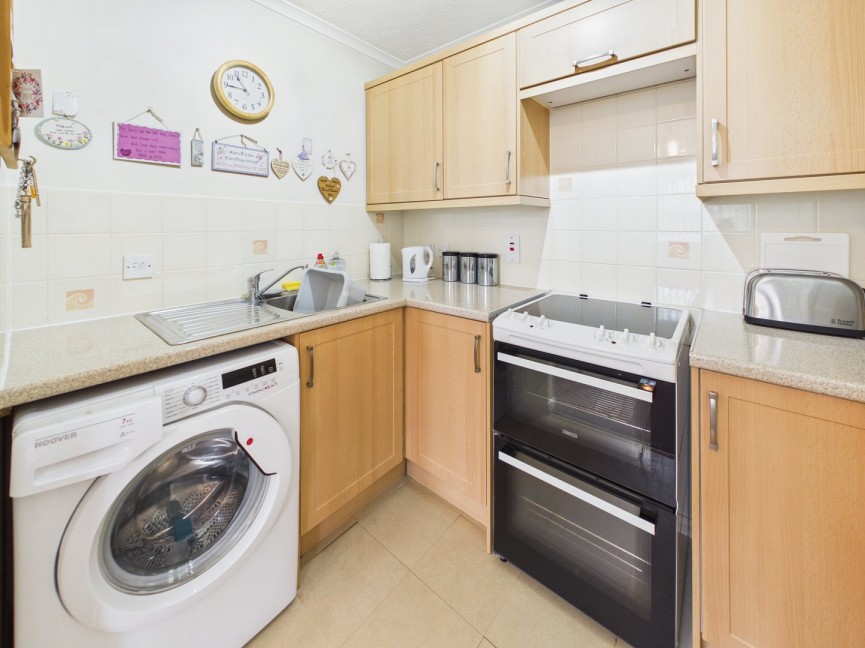 1 bedroom Flat for Sale Honeysuckle Close, Biggleswade, Bedfordshire