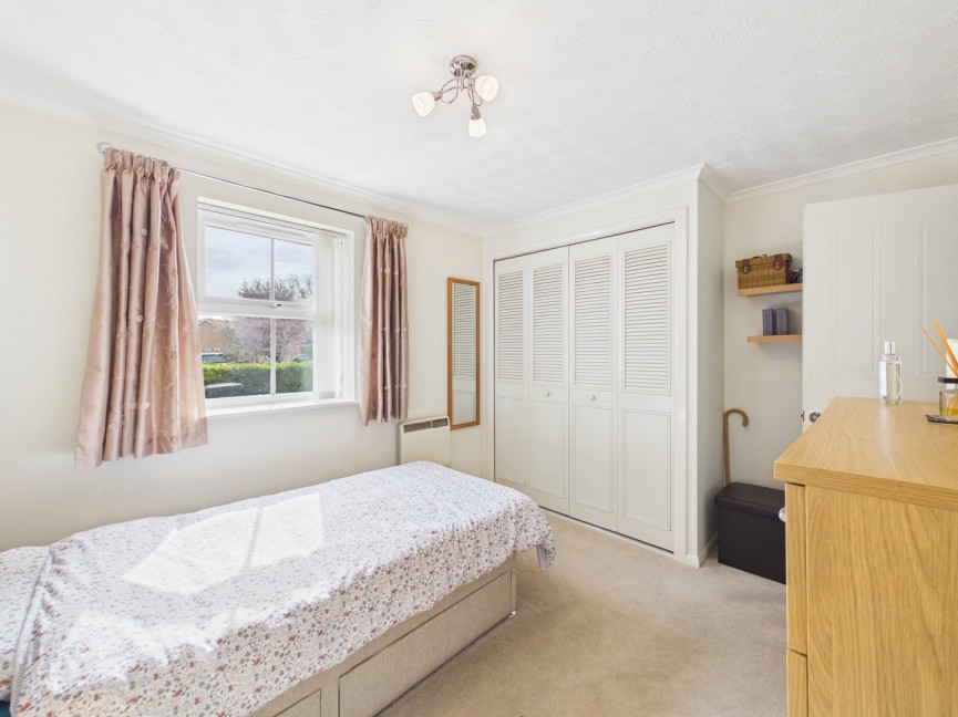 1 bedroom Flat for Sale Honeysuckle Close, Biggleswade, Bedfordshire