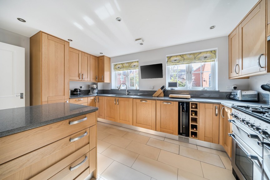 5 bedroom House for Sale Comfrey Road, Stotfold, Bedfordshire