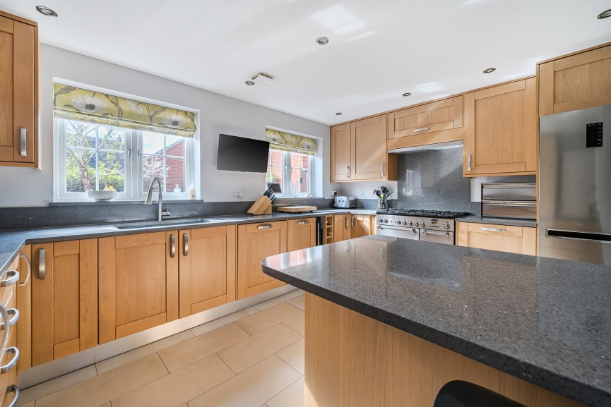 5 bedroom House for Sale Comfrey Road, Stotfold, Bedfordshire