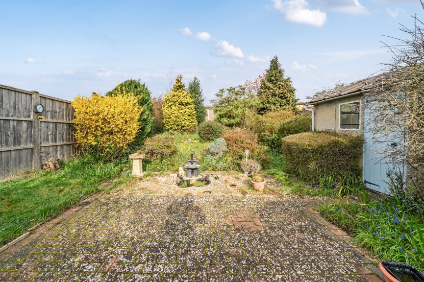 2 bedroom Bungalow for Sale Willow Way, Flitwick, Bedfordshire