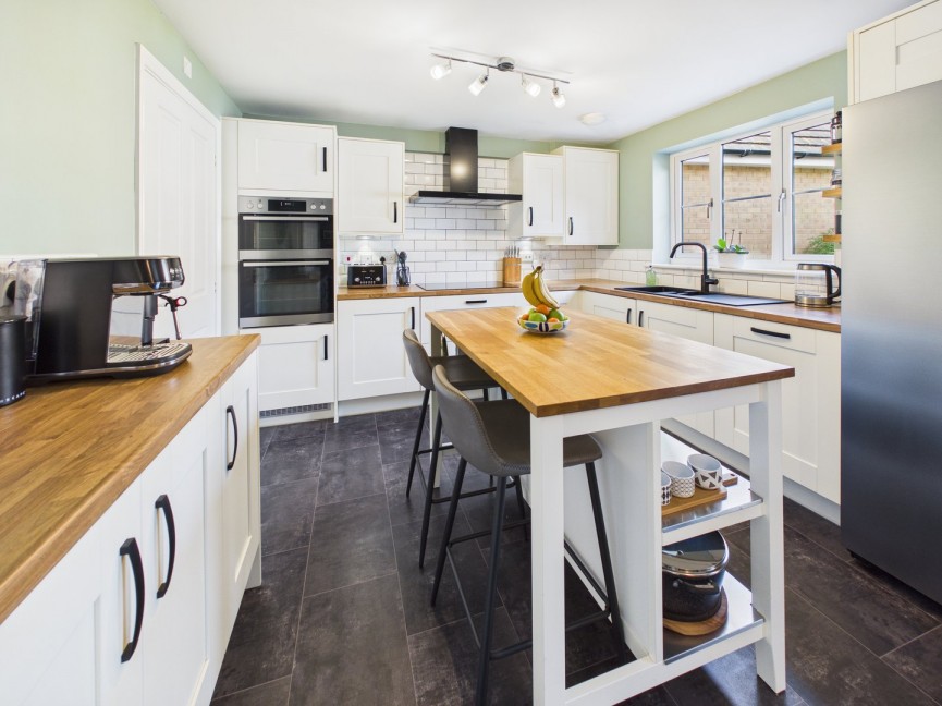 4 bedroom House for Sale Thames Bank, Biggleswade, Bedfordshire