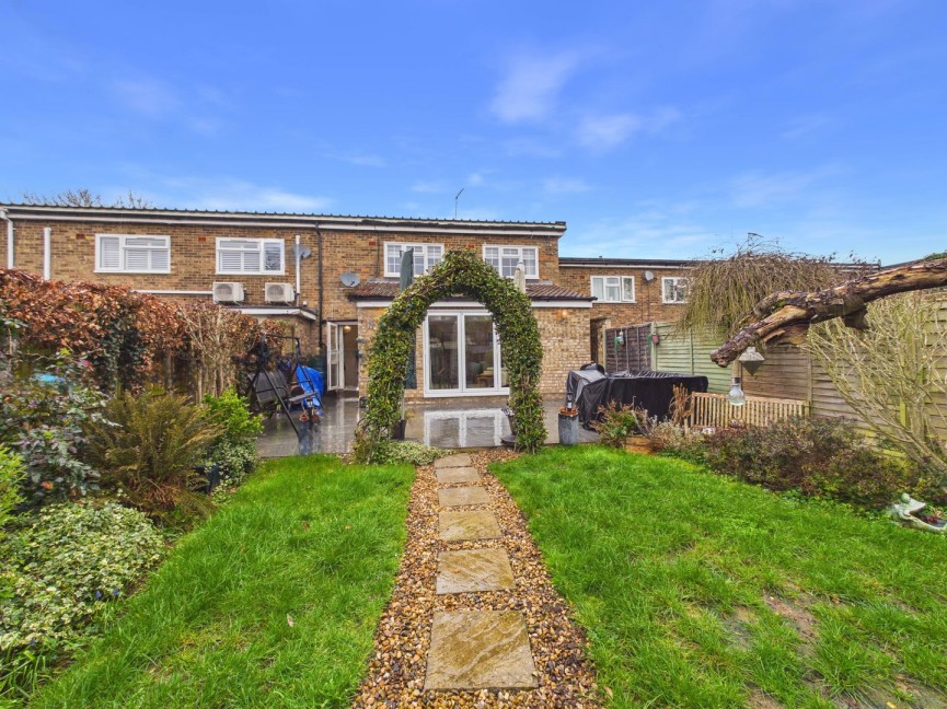 3 bedroom House for Sale Broadwater Crescent, Stevenage, Hertfordshire