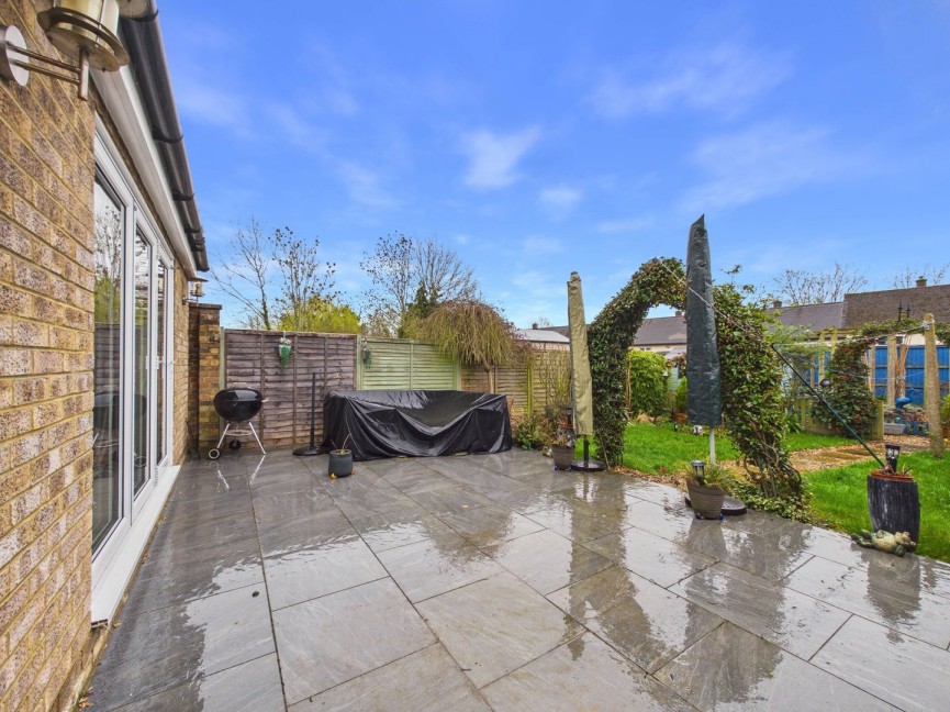 3 bedroom House for Sale Broadwater Crescent, Stevenage, Hertfordshire