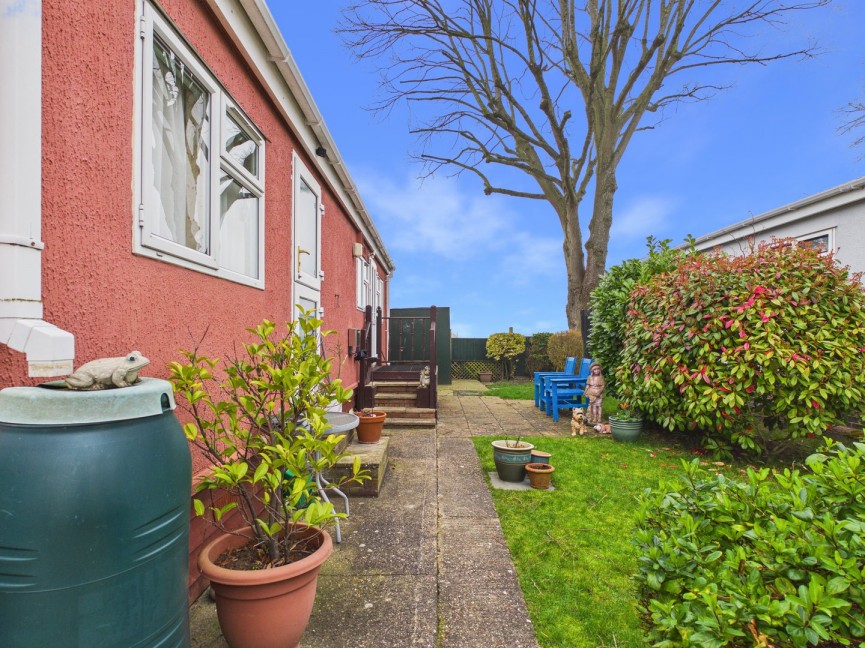 1 bedroom Park home for Sale Limekiln Lane, Baldock, Hertfordshire