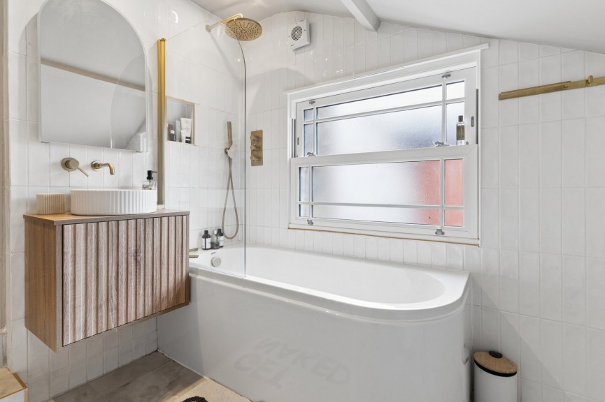 2 bedroom House for Sale Trevor Road, Hitchin, Hertfordshire