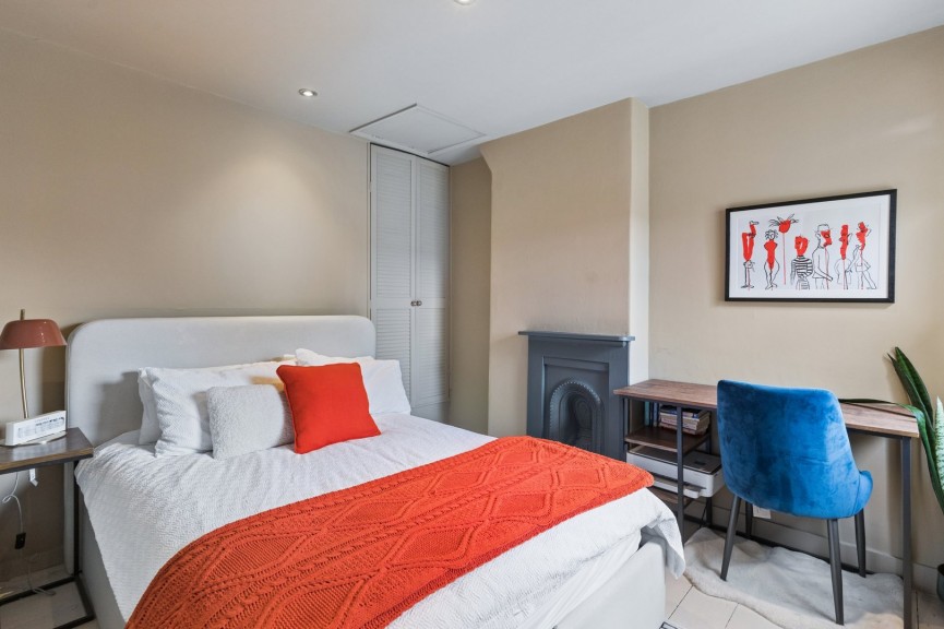 2 bedroom House for Sale Trevor Road, Hitchin, Hertfordshire