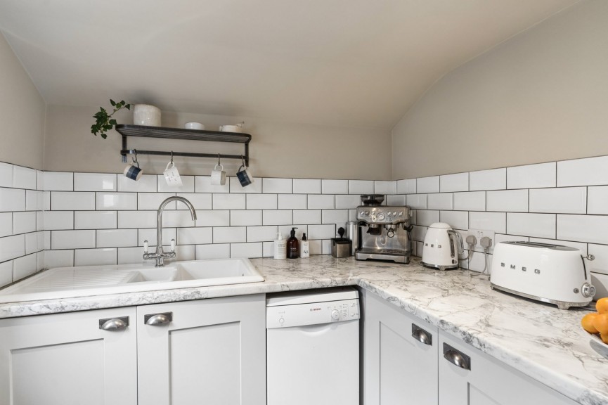 2 bedroom House for Sale Trevor Road, Hitchin, Hertfordshire