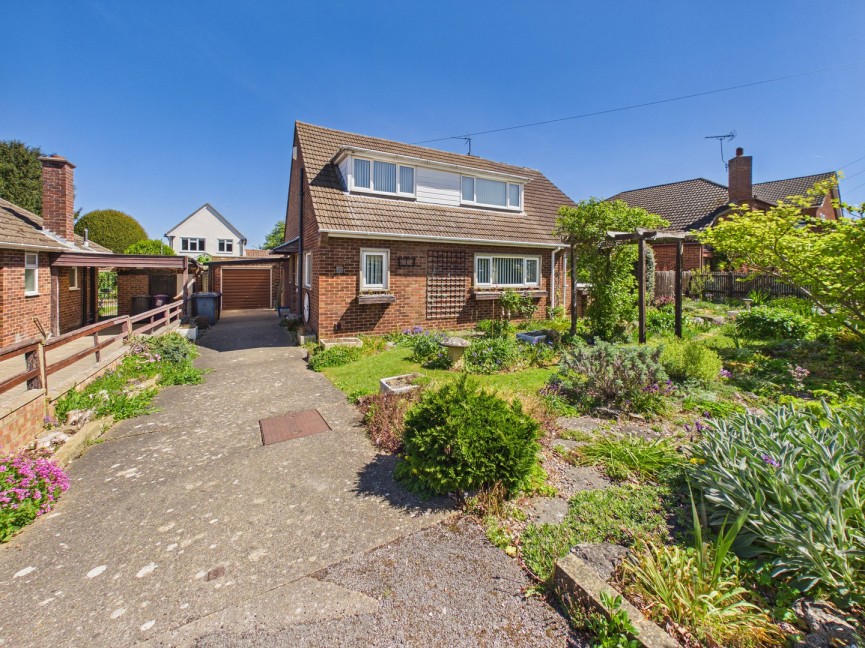 3 bedroom Bungalow for Sale Limekiln Lane, BALDOCK, Hertfordshire