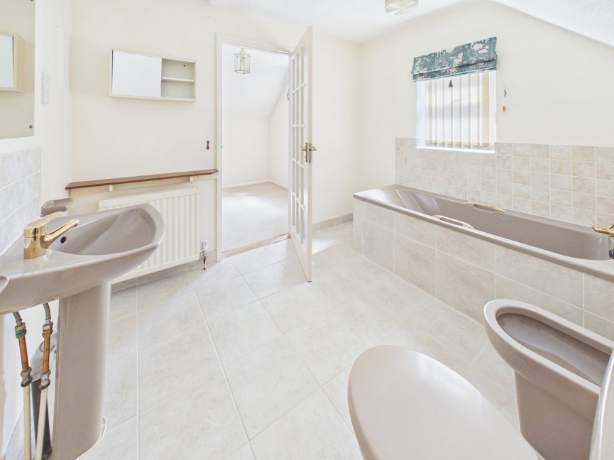 3 bedroom Bungalow for Sale Limekiln Lane, BALDOCK, Hertfordshire