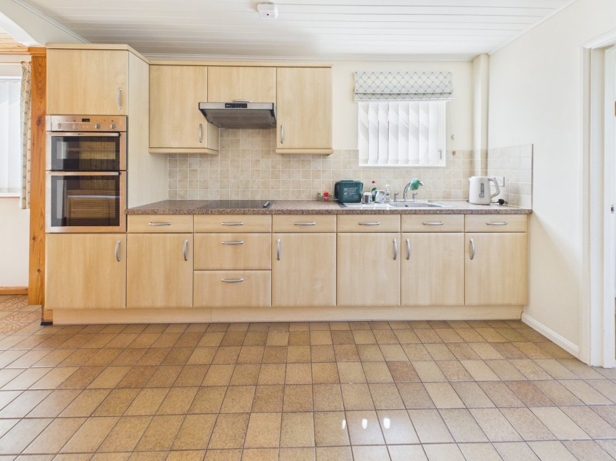 3 bedroom Bungalow for Sale Limekiln Lane, BALDOCK, Hertfordshire