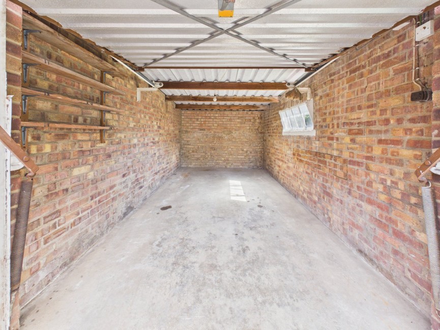 3 bedroom Bungalow for Sale Limekiln Lane, BALDOCK, Hertfordshire