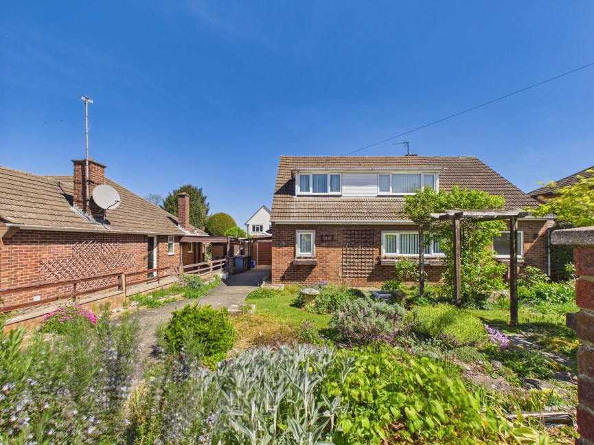3 bedroom Bungalow for Sale Limekiln Lane, BALDOCK, Hertfordshire