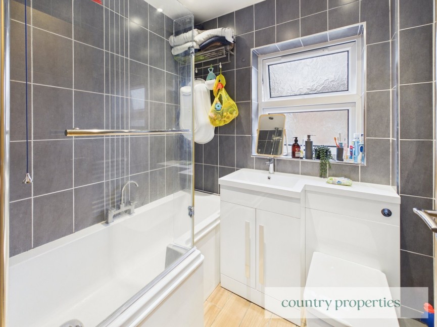 3 bedroom House for Sale Woodhall Court, Welwyn Garden City, Hertfordshire