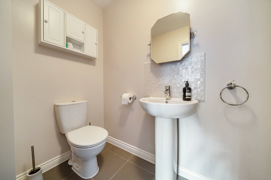 3 bedroom House for Sale Harebell Avenue, Stotfold, Bedfordshire