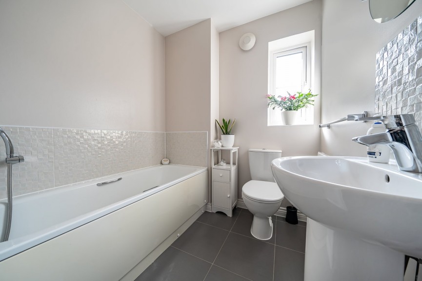 3 bedroom House for Sale Harebell Avenue, Stotfold, Bedfordshire