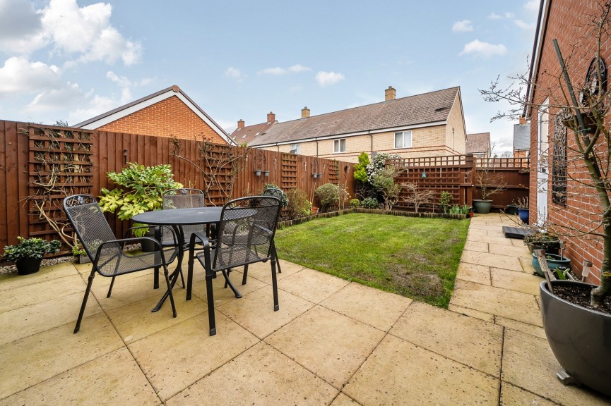 3 bedroom House for Sale Harebell Avenue, Stotfold, Bedfordshire