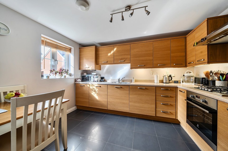 3 bedroom House for Sale Harebell Avenue, Stotfold, Bedfordshire