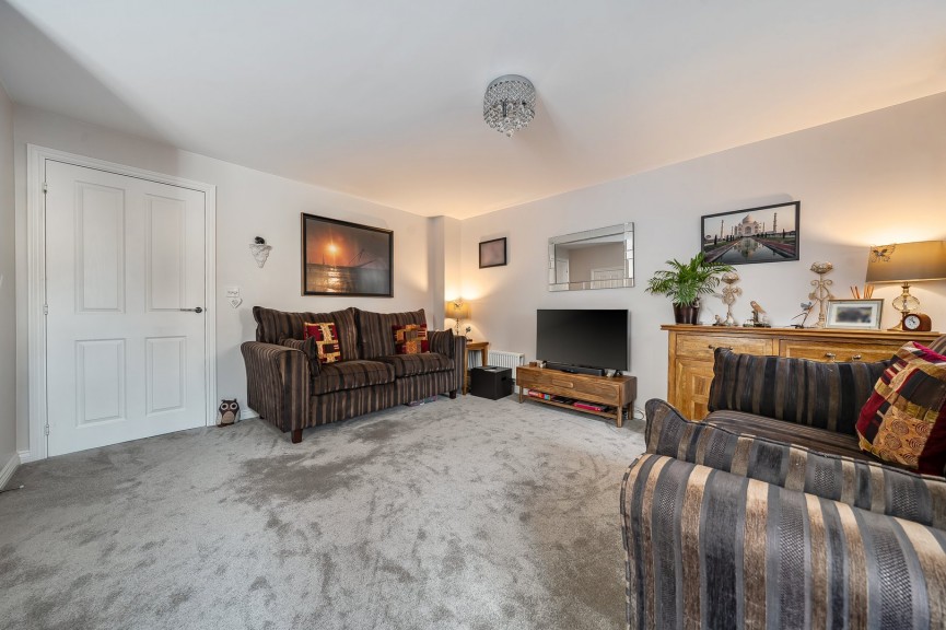 3 bedroom House for Sale Harebell Avenue, Stotfold, Bedfordshire