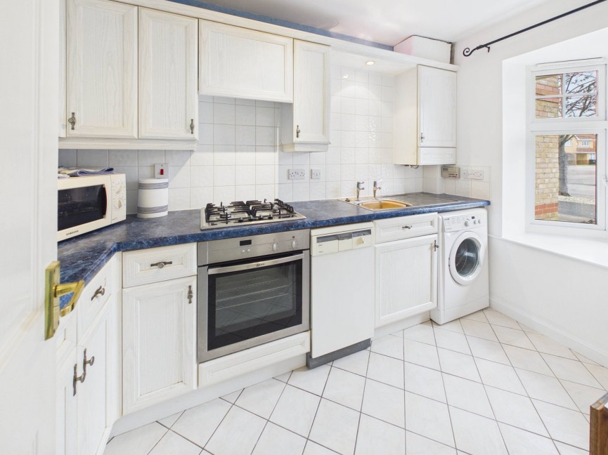 2 bedroom House for Sale Tulip Close, Biggleswade, Bedfordshire