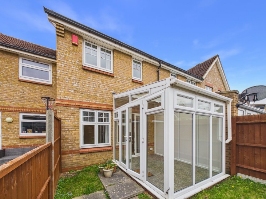 2 bedroom House for Sale Tulip Close, Biggleswade, Bedfordshire