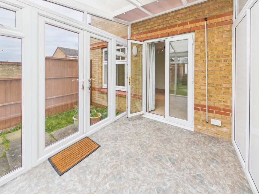 2 bedroom House for Sale Tulip Close, Biggleswade, Bedfordshire
