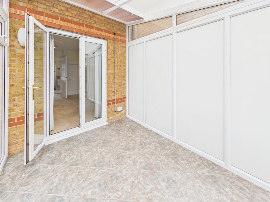 2 bedroom House for Sale Tulip Close, Biggleswade, Bedfordshire