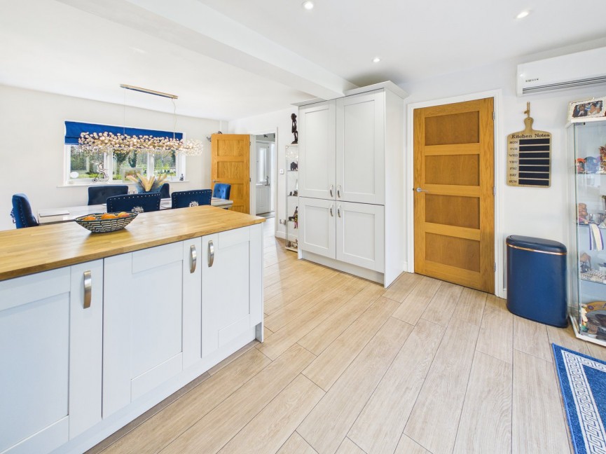 4 bedroom House for Sale Lower Caldecote, Biggleswade, Bedfordshire